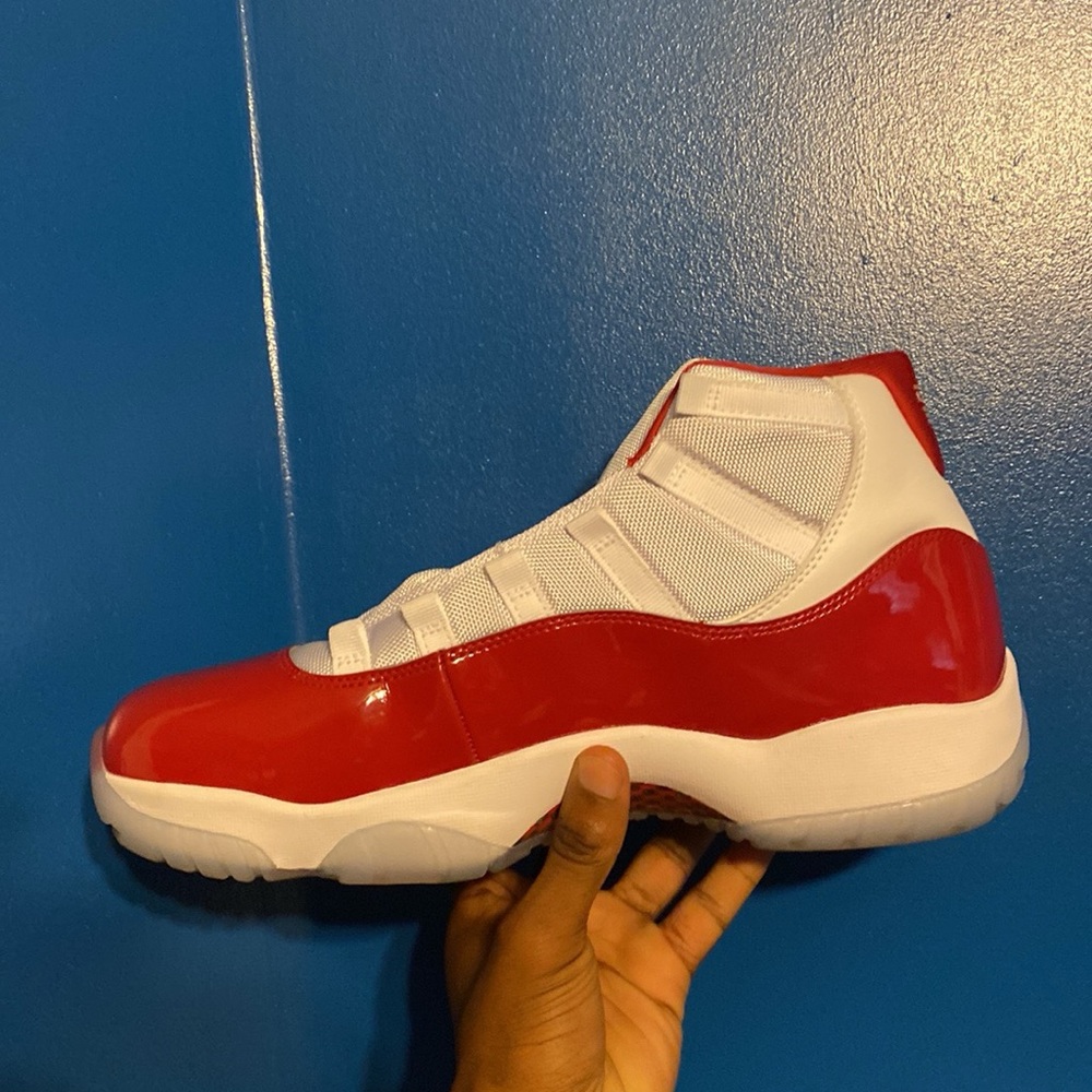 Air Jordan 11 Cherry